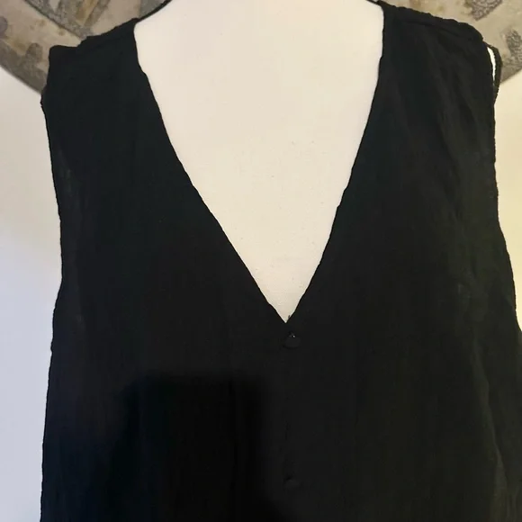 Ava & Viv Black V-Neck Blouse - Picture 3 of 6